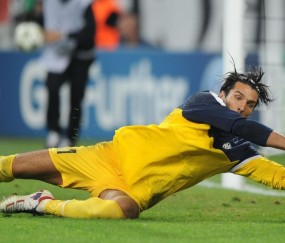 开云体育APP下载-老鹰险胜国王，拉文统治级数据背后的孤鹰悲鸣