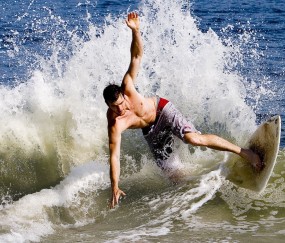 开云体育下载-格列兹曼爆发，多特蒙德收割巴萨，当资本逻辑吞噬绿茵灵魂