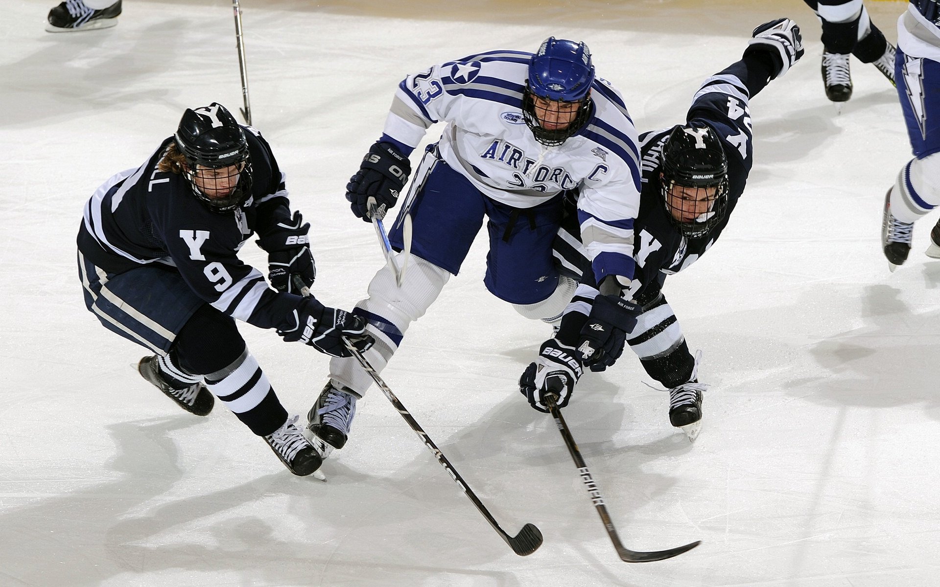 世界排名争夺战之夜,范弗利特末节接管比赛,小人物如何改写篮球宇宙法则
