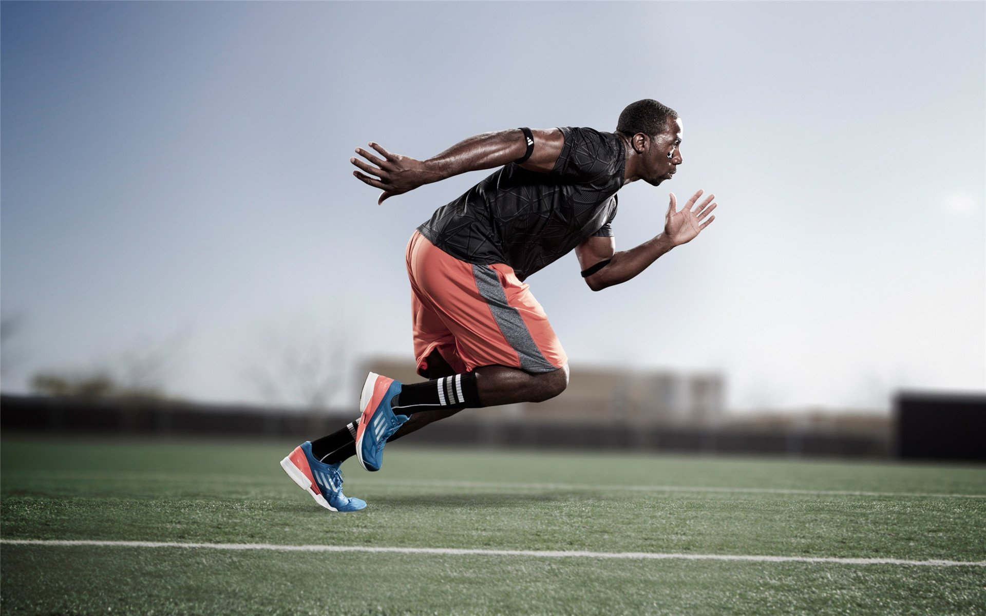 萨拉赫进攻端无人可挡，乌克兰险胜加拿大，足球场上的战争隐喻