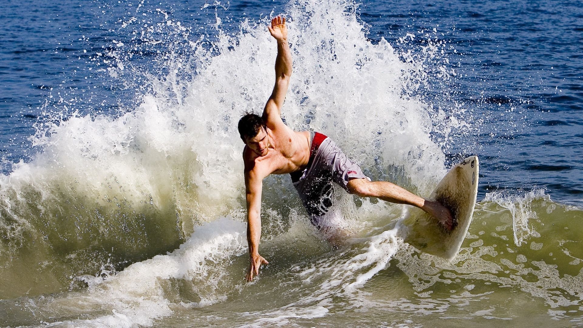 格列兹曼爆发，多特蒙德收割巴萨，当资本逻辑吞噬绿茵灵魂