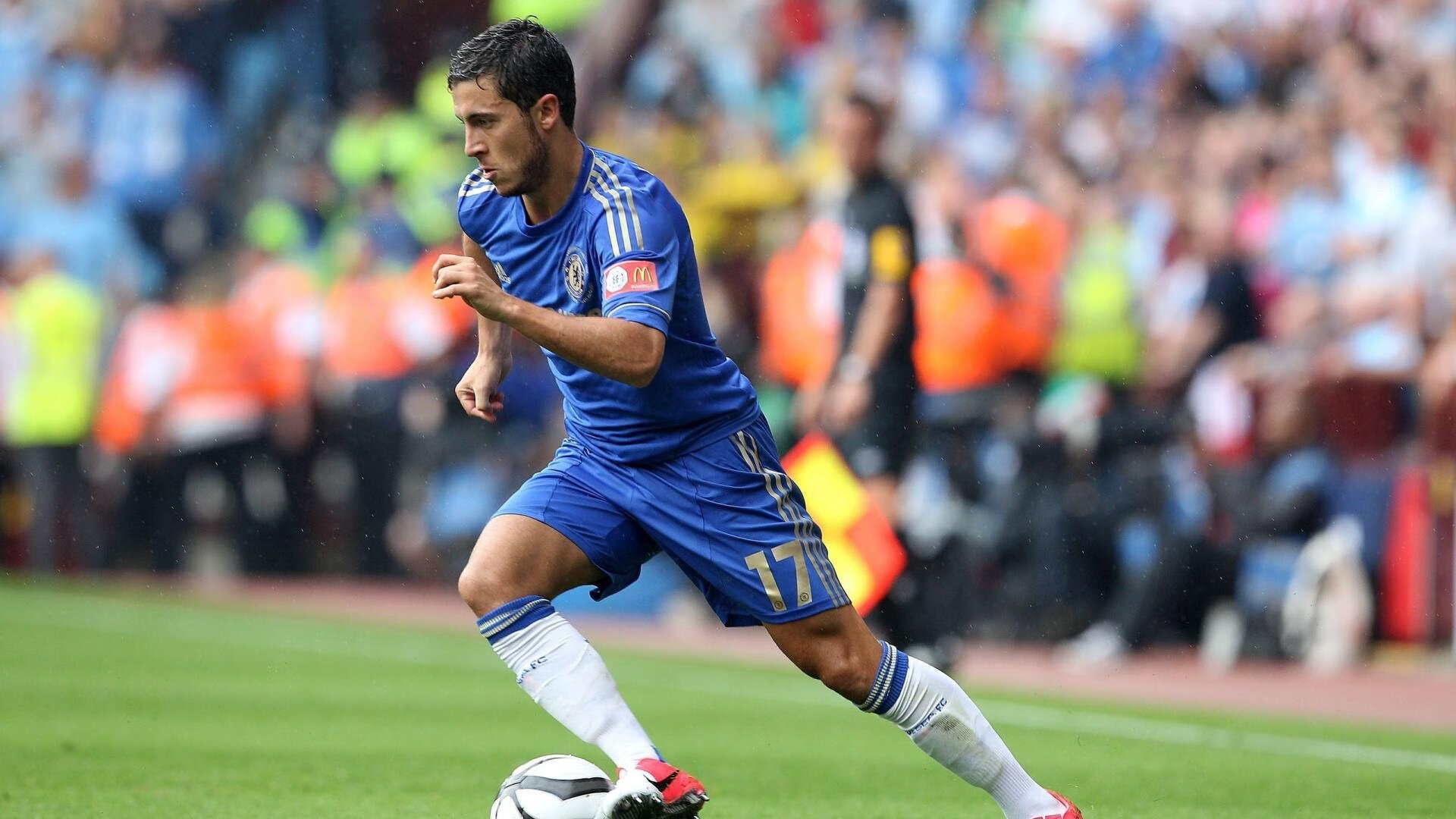 阿根廷关键战突围西班牙,卢卡库贡献制胜表现,当战术铁壁被一束光刺穿